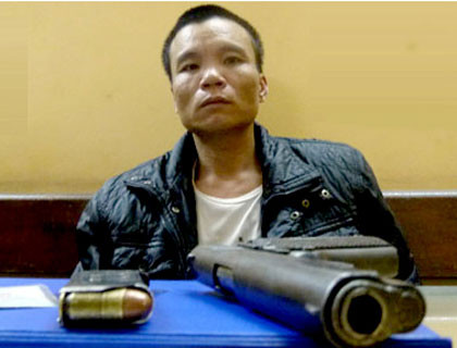 Đối tượng Tuấn cùng khẩu súng tại cơ quan CA. Đối tượng Tuấn cùng khẩu súng tại cơ quan CA.