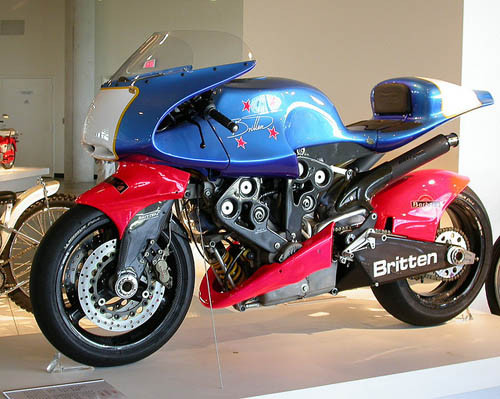 Nếu phải tìm ra một mẫu xe đua để lại ấn tượng đậm nét nhất trong lòng các tín đồ tốc độ thì đó phải là những chiếc Britten V1000 / V1100. Được xây dựng bởi một kỹ sư “lập dị” có tên John Britten, những chiếc Britten sở hữu hàng loạt những công nghệ tiên tiến bậc nhất thế giới như hệ thống treo và vành bằng sợi cacbon hay kết cấu khung gầm liền khối. Nếu phải tìm ra một mẫu xe đua để lại ấn tượng đậm nét nhất trong lòng các tín đồ tốc độ thì đó phải là những chiếc Britten V1000 / V1100. Được xây dựng bởi một kỹ sư “lập dị” có tên John Britten, những chiếc Britten sở hữu hàng loạt những công nghệ tiên tiến bậc nhất thế giới như hệ thống treo và vành bằng sợi cacbon hay kết cấu khung gầm liền khối.