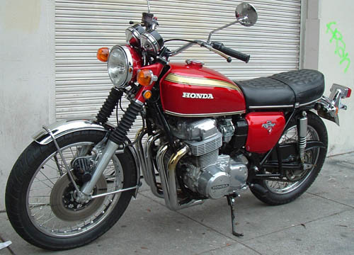Honda đã mang đến một cuộc cách mạng mới. Dòng xe 4 xi-lanh của họ gần như không cần đại tu, đặc biệt là mức giá hết sức hợp lý so với các dòng xe của Triumph và Harley-Davidson. Có thể nói, CB750 là chiếc xe máy quan trọng nhất của kỷ nguyên hiện đại, một thứ mà người dùng chưa bao giờ dám mơ ở thời điểm trước năm 1969. Honda đã mang đến một cuộc cách mạng mới. Dòng xe 4 xi-lanh của họ gần như không cần đại tu, đặc biệt là mức giá hết sức hợp lý so với các dòng xe của Triumph và Harley-Davidson. Có thể nói, CB750 là chiếc xe máy quan trọng nhất của kỷ nguyên hiện đại, một thứ mà người dùng chưa bao giờ dám mơ ở thời điểm trước năm 1969.
