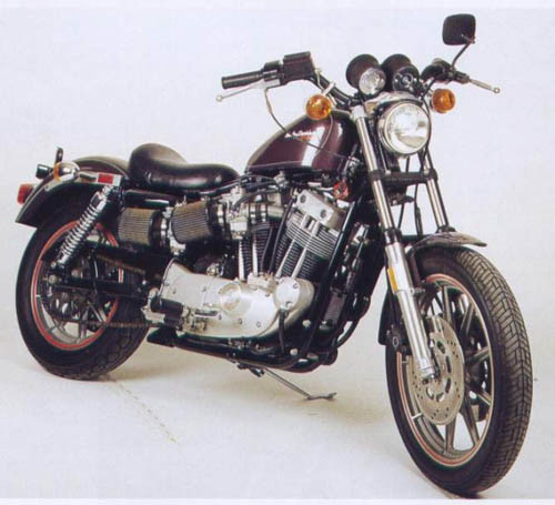 Sportster vốn đã là dòng sản phẩm “trụ cột” của Harley Davidson từ những năm 1957 khi mà hãng này giới thiệu dòng động cơ van trên XL mà hiện các biến thể của nó gồm những chiếc 883 và 1.200cc được coi là đại diện của dòng xế “cơ bắp” thay thế những dòng K Series trước đó. Sportster vốn đã là dòng sản phẩm “trụ cột” của Harley Davidson từ những năm 1957 khi mà hãng này giới thiệu dòng động cơ van trên XL mà hiện các biến thể của nó gồm những chiếc 883 và 1.200cc được coi là đại diện của dòng xế “cơ bắp” thay thế những dòng K Series trước đó.