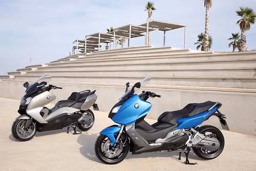 Bộ đôi Maxi-Scooter của BMW, một nhắm vào những khách hàng trẻ trung năng động với thiết kế thể thao, hầm hố (C600 Sport), một đề cao tính thoải mái, khả năng vận hành dưới nhiều điều kiện khác nhau (C650 GT3) sẽ chính thức đến tay các khách hàng vào tháng 3 năm nay.