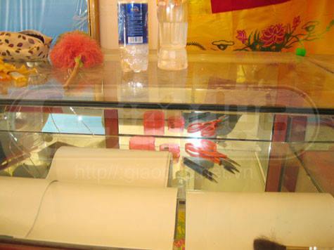 Tủ trưng bày vàng của tiệm vàng Ngọc Bích còn lại sau vụ thảm sát.