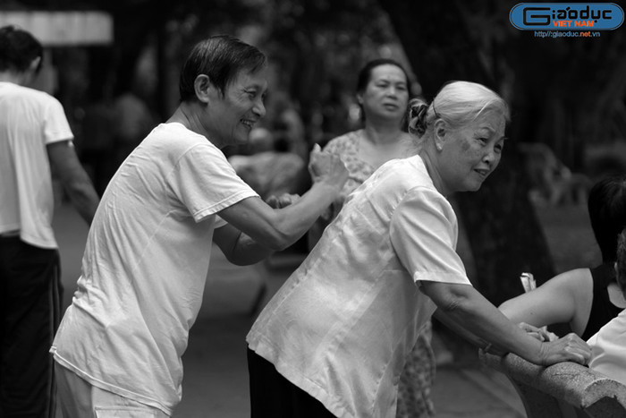 Thủy chung tới đầu bạc răng long.