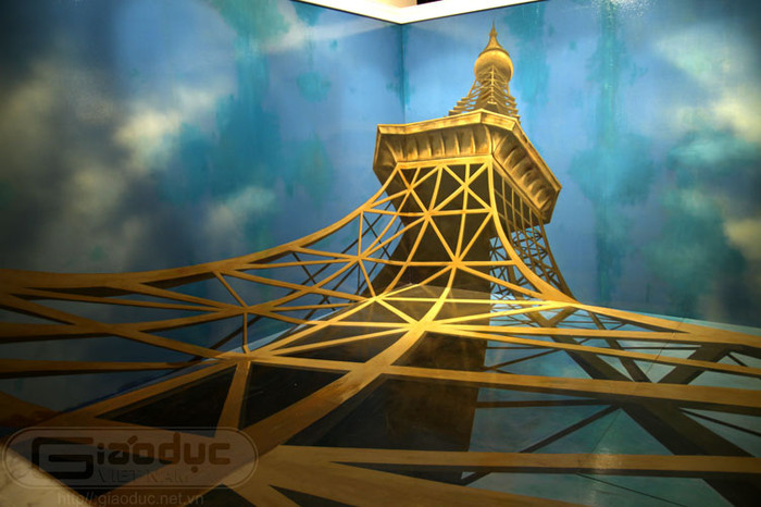 Điều đặc biệt là tại đây, một không gian rất rộng lớn được bài trí rất nhiều tác phẩm nghệ thuật 3 chiều với những tác phẩm tranh dầu của những họa sĩ nổi tiếng về nghệ thuật 3 chiều đến từ Nhật Bản.