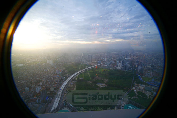 Tuyến vành đai 3 và cây cầu cạn nối từ cầu Thanh Trì tới cầu Thăng Long đang được gấp rút hoàn thành. Tuyến vành đai 3 và cây cầu cạn nối từ cầu Thanh Trì tới cầu Thăng Long đang được gấp rút hoàn thành.