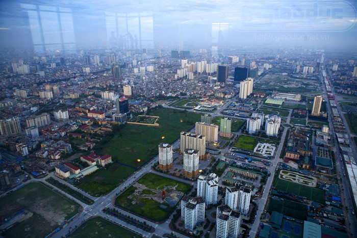 Toàn cảnh phía Đông của thành phố. Toàn cảnh phía Đông của thành phố.