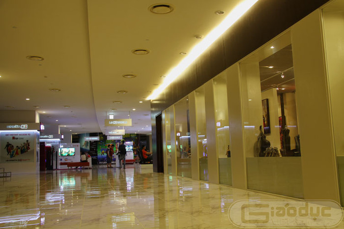 Một góc của tầng 72 được dành để trưng bày và bán những tác phẩm nghệ thuật.