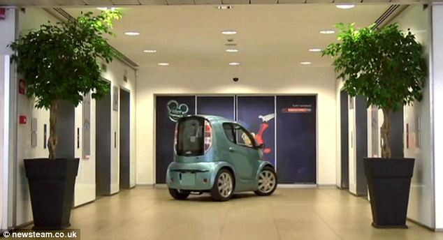 Volpe không khác gì chiếc xe đạp bốn bánh. Mẫu ô tô mini này chính là một trong những nỗ lực nhằm đưa ra giải pháp giảm ùn tắc giao thông vì nó tiết kiệm diện tích không gian đến mức tối đa, thậm chí có thể đỗ vào khoảng trống của hai chiếc xe bình thường. Volpe không khác gì chiếc xe đạp bốn bánh. Mẫu ô tô mini này chính là một trong những nỗ lực nhằm đưa ra giải pháp giảm ùn tắc giao thông vì nó tiết kiệm diện tích không gian đến mức tối đa, thậm chí có thể đỗ vào khoảng trống của hai chiếc xe bình thường.