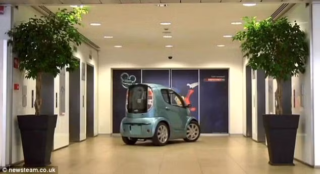 Volpe không khác gì chiếc xe đạp bốn bánh. Mẫu ô tô mini này chính là một trong những nỗ lực nhằm đưa ra giải pháp giảm ùn tắc giao thông vì nó tiết kiệm diện tích không gian đến mức tối đa, thậm chí có thể đỗ vào khoảng trống của hai chiếc xe bình thường. Volpe không khác gì chiếc xe đạp bốn bánh. Mẫu ô tô mini này chính là một trong những nỗ lực nhằm đưa ra giải pháp giảm ùn tắc giao thông vì nó tiết kiệm diện tích không gian đến mức tối đa, thậm chí có thể đỗ vào khoảng trống của hai chiếc xe bình thường.