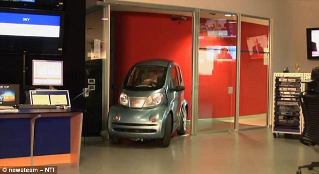 Volpe có thể sạc điện ngay bên cạnh bàn làm việc của bạn. Với Volpe, những thanh niên 16 tuổi cũng được phép lái khi đã được cấp bằng lái xe máy Volpe có thể sạc điện ngay bên cạnh bàn làm việc của bạn. Với Volpe, những thanh niên 16 tuổi cũng được phép lái khi đã được cấp bằng lái xe máy