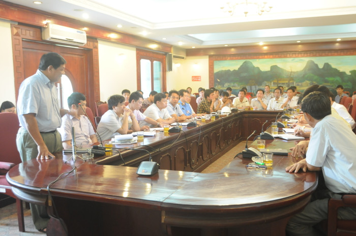 Sông Đà Thăng Long và Nam Cường đã biến phòng họp của Sở GTVT thành nơi để họ đôi co, cãi vã. (Ảnh Nam Phong) Sông Đà Thăng Long và Nam Cường đã biến phòng họp của Sở GTVT thành nơi để họ đôi co, cãi vã. (Ảnh Nam Phong)