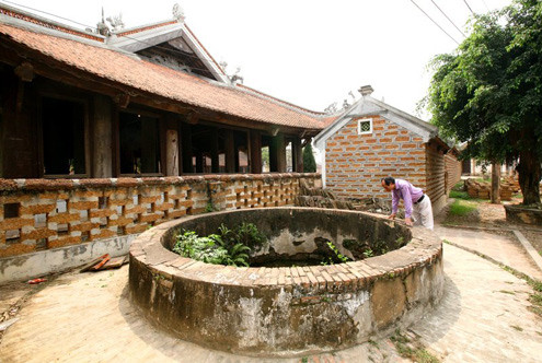 Giếng xóm Đình Mông Phụ (Đường Lâm, Hà Nội). Giếng xóm Đình Mông Phụ (Đường Lâm, Hà Nội).