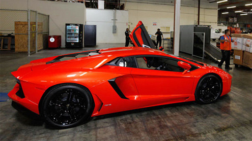 Siêu xe Aventador nằm trong số 16 xe hạng sang bị đánh cắp với tổng giá trị khoảng 1,5 triệu USD. Bốn xe được xác định đã về Việt Nam. Siêu xe Aventador nằm trong số 16 xe hạng sang bị đánh cắp với tổng giá trị khoảng 1,5 triệu USD. Bốn xe được xác định đã về Việt Nam.