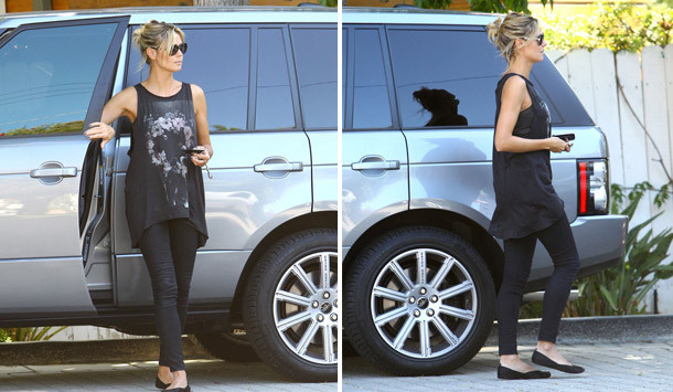 Siêu mẫu Heidi Klum trên chiếc Range Rover mới.