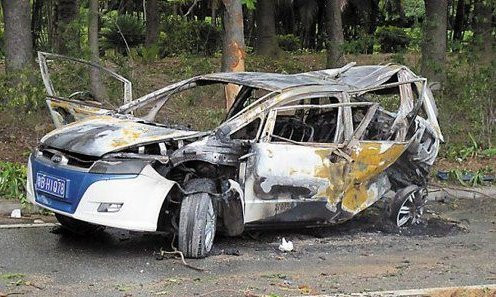 BYD cháy chỉ còn trơ khung sắt BYD cháy chỉ còn trơ khung sắt