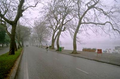 Hà Nội hôm nay nhiệt độ còn 18 độ C, sáng sớm có sương mù. Miền Bắc nhiều nơi nhiệt độ xuống mức rét đậm với nhiệt độ còn 12 độ C. (Ảnh minh họa) Hà Nội hôm nay nhiệt độ còn 18 độ C, sáng sớm có sương mù. Miền Bắc nhiều nơi nhiệt độ xuống mức rét đậm với nhiệt độ còn 12 độ C. (Ảnh minh họa)