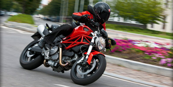 Một chiếc xe hội tụ thương hiệu đẳng cấp, kiểu dáng mạnh mẽ đầy nam tính, cảm giác lái tuyệt vời và phấn khích. Quan trọng hơn cả là mức giá hấp dẫn 15.900 USD. Chắc chắn trong một thời gian ngắn, Ducati 795 sẽ góp phần thu hút và tăng số lượng người chơi phân khối lớn đáng kể ở nước ta. Một chiếc xe hội tụ thương hiệu đẳng cấp, kiểu dáng mạnh mẽ đầy nam tính, cảm giác lái tuyệt vời và phấn khích. Quan trọng hơn cả là mức giá hấp dẫn 15.900 USD. Chắc chắn trong một thời gian ngắn, Ducati 795 sẽ góp phần thu hút và tăng số lượng người chơi phân khối lớn đáng kể ở nước ta.