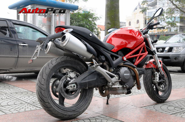 Ducati Monster 795 sử dụng động cơ L-Twin 803 phân khối làm mát bằng gió Ducati Monster 795 sử dụng động cơ L-Twin 803 phân khối làm mát bằng gió