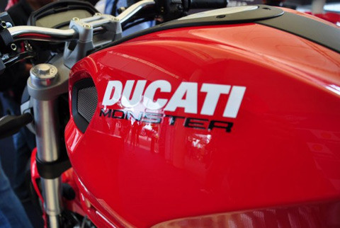 Với dung tích bình xăng 15l đủ dùng để di chuyển quãng đường 200 km Với dung tích bình xăng 15l đủ dùng để di chuyển quãng đường 200 km