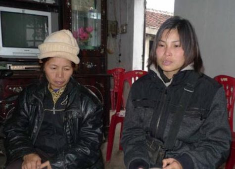 Bà Thương và bà Hiền trong lần tiếp xúc với báo chí. Bà Thương và bà Hiền trong lần tiếp xúc với báo chí.