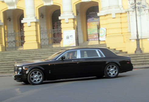 Xe sang của đại gia Ninh Bình thuộc dòng Year of the Dragon và là một trong hai chiếc đầu tiên về Việt Nam.