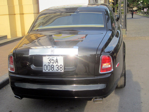 Xe dẹpđeo biển đẹp chiếc Phantom rồng này cũng không phải ngoại lệ khi đeo biển đeo biển 35A-008.38