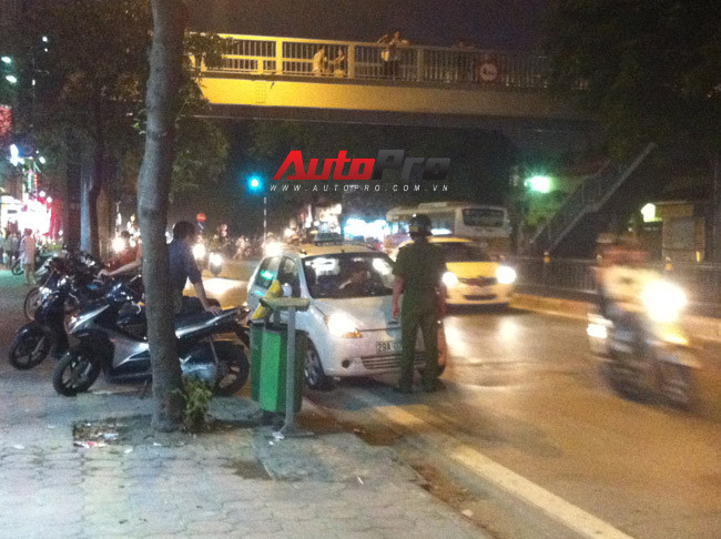 Do đó, người tham gia giao thông cần tuân thủ đúng luật giao thông để tránh gặp rắc rối với công an khu vực. Chúc bạn lái xe an toàn! Do đó, người tham gia giao thông cần tuân thủ đúng luật giao thông để tránh gặp rắc rối với công an khu vực. Chúc bạn lái xe an toàn!