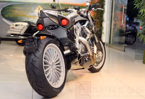 Ngoài ra, nhiều chi tiết được làm từ sợi carbon khiến DUU có ngoại hình "ngầu", thể thao hơn Ngoài ra, nhiều chi tiết được làm từ sợi carbon khiến DUU có ngoại hình "ngầu", thể thao hơn