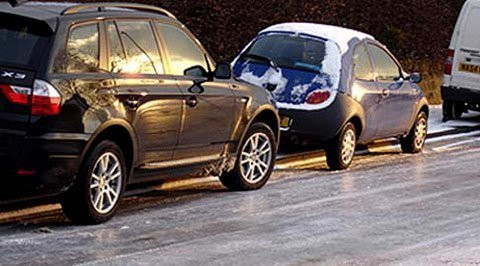 5. Lốp xe cũng là yếu tố quan trọng khi phanh Bạn hãy chú ý đến loại lốp xe đang sử dụng cho phù hợp với điều kiện vận hành. Có nhiều loại lốp xe được sử dụng tương ứng với các điều kiện đường sá khác nhau. Do đó, việc sử dụng loại lốp thích hợp sẽ tăng khả năng vận hành và đảm bảo quãng đường phanh tốt hơn 5. Lốp xe cũng là yếu tố quan trọng khi phanh Bạn hãy chú ý đến loại lốp xe đang sử dụng cho phù hợp với điều kiện vận hành. Có nhiều loại lốp xe được sử dụng tương ứng với các điều kiện đường sá khác nhau. Do đó, việc sử dụng loại lốp thích hợp sẽ tăng khả năng vận hành và đảm bảo quãng đường phanh tốt hơn