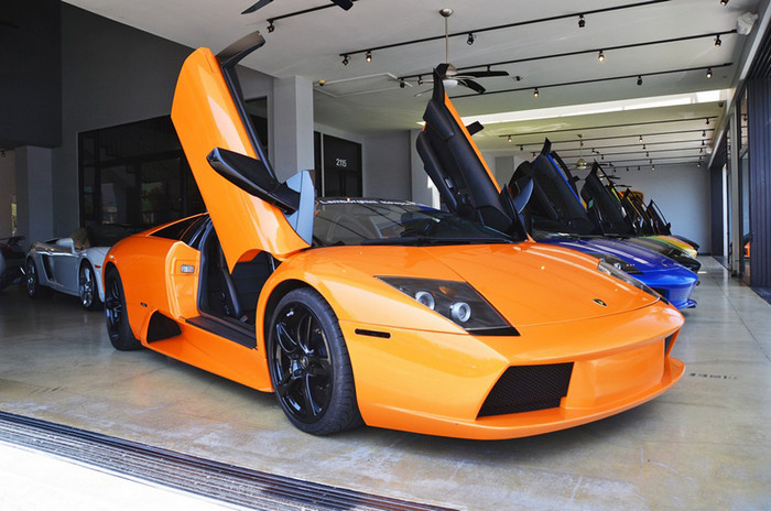 Những siêu xe này thuộc sở hữu của đại lí Lamborghini Newport Beach ở California Những siêu xe này thuộc sở hữu của đại lí Lamborghini Newport Beach ở California