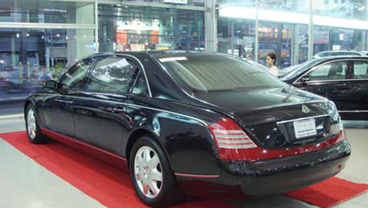 Siêu xe này thuộc sở hữu của ông chủ một tập đoàn bánh kẹo nổi tiếng nhất Việt Nam đặt mua từ hơn nửa năm trước. Để có thể tậu chiếc xe này, “đại gia” này phải đặt một khoản tiền cọc lên đến 500.000 USD. Mức giá chính thức của chiếc xe này tại Đức vào khoảng 385.000 USD. Và chiếc xe về đến Việt Nam với mức giá sau thuế là 1.050.000 USD, nếu tính thêm các khoản tiền như lệ phí trước bạ, bảo hiểm (thời điểm đó)… thì có lẽ giá trị chiếc xe cũng khoảng 20 tỷ đồng. Khoản tiền này đủ để tậu một biệt thự hoành tráng tại Sài Thành lúc đó.