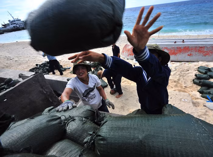 "Ngày lao động bình thường của chiến sỹ"