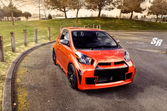 Toyota Scion iQ – mẫu xế mới nhất của hãng trở thành một dự án có tên Pryzm, mục tiêu của dự án này là tạo ra một chiếc xe hơi “không thể nói thành lời”.