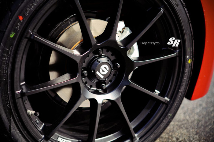 Bên ngoài, xe được trang bị bộ lốp 10 cánh mỏng thể thao, có kích thước 16 inch, tạo cho chiếc xe một vẻ ngoài vững chãi và không thể hấp dẫn hơn. Bên ngoài, xe được trang bị bộ lốp 10 cánh mỏng thể thao, có kích thước 16 inch, tạo cho chiếc xe một vẻ ngoài vững chãi và không thể hấp dẫn hơn.