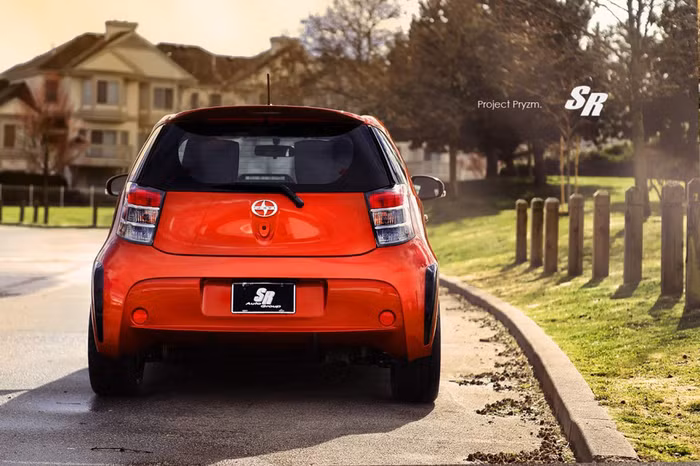 Xe được trang bị động cơ xăng 1.0 lít, công suất 67 mã lực tại 6.000 vòng/phút và mô men xoắn cực đại 98 Nm tại 4.800 vòng/phút, kết hợp với hộp số tự động vô cấp CVT, động cơ cho phép xe đạt vận tốc 100 km/h trong vòng 14,7 giây.