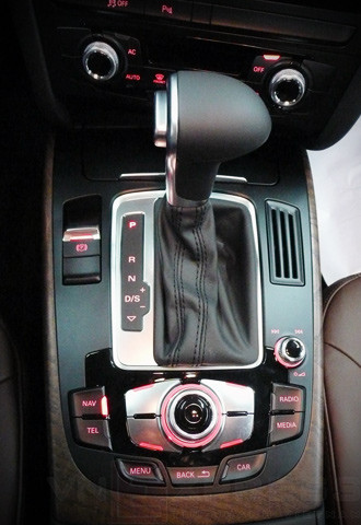 Audi A5 Sportback sử dụng động cơ dung tích 2 lít tăng áp turbin TFSI, công suất 211 mã lực, mô-men xoắn cực đại 350 Nm ở dải vòng tua 1.500-4.200 vòng/phút. Hộp số tự động Multitronic 8 cấp. Thời gia tăng tốc lên 100 km/h mất khoảng 7,2 giây.