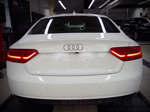 Cụm đèn hậu với toàn bộ đèn sử dụng công nghệ LED.