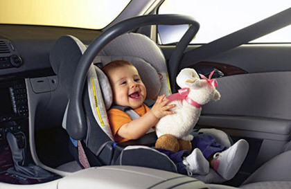 Ghế sau là nơi an toàn cho trẻ. Ghế sau là nơi an toàn cho trẻ.