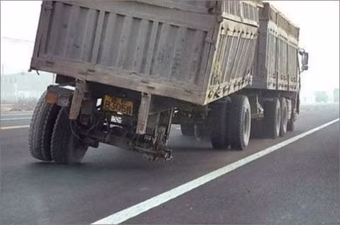 Rụng "chân" vẫn chạy tốt