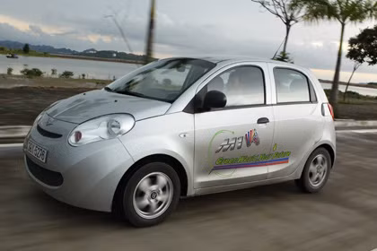 Khác với hai mẫu xe trên, Riich M1 được Cherry lắp ráp ở Việt Nam là để bán. Liên doanh này cũng tìm đủ cách để “câu khách” cho dòng xe này nhưng cái tiếng “xe Tàu” cùng sự thiếu đặc sắc trong thiết kế và chất lượng khiến Riich M1 hoàn toàn thất sủng ở Việt Nam.