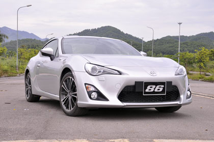 Dù được định giá tương đối hợp lý so với một số đối thủ trong đó có mẫu xe song sinh Subaru BRZ nhưng FT86 vẫn không có khách mua trong cả tháng 7. Từ trước tới nay, đây có lẽ là dòng xe duy nhất của Toyota bị "chê" tại Việt Nam. Dù được định giá tương đối hợp lý so với một số đối thủ trong đó có mẫu xe song sinh Subaru BRZ nhưng FT86 vẫn không có khách mua trong cả tháng 7. Từ trước tới nay, đây có lẽ là dòng xe duy nhất của Toyota bị "chê" tại Việt Nam.
