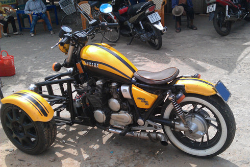 Đầu xe kéo dài, bánh sử dụng lốp ôtô.