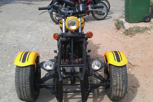 Hệ thống treo 2 càng chữ A do anh Huy tự chế.