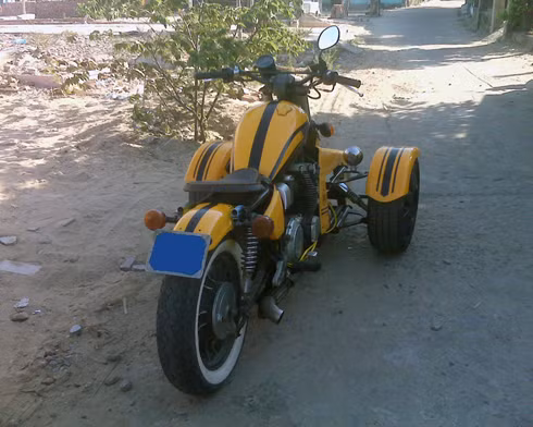 Cụm bánh sau và động cơ nguyên gốc.