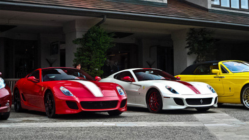 Ferrari 599 GTO (màu đỏ) và 599 SA Aperta. Ferrari 599 GTO (màu đỏ) và 599 SA Aperta.