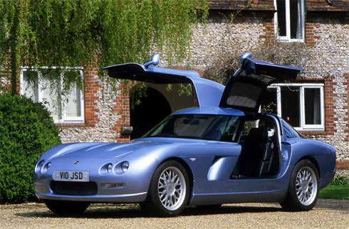 Mẫu xe thể thao Anh quốc Bristol Fighter T 2006 có công suất 1.012 mã lực tại vòng tua 5.600 vòng/phút. Động cơ 8.0 V10 tăng áp turbin kép với 20 van.