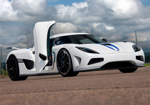 Koenigsegg Agera R 2008 công suất 1.140 mã lực tại vòng tua 7.100 vòng/phút. Động cơ 5.0 V8 với 32 van tăng áp turbin kép.