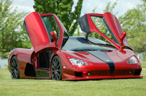 SSC Ultimate Aero 2009 là quán quân của bảng xếp hạng, chứ không phải Bugatti Veyron. Siêu phẩm của hãng xe Mỹ SSC North America có công suất 1.287 mã lực tại vòng tua máy 6.075 vòng/phút. Động cơ 6.3 V8 16 van tăng áp turbin kép. Theo nhà sản xuất, siêu xe có thể tăng tốc từ 0 lên 100 km/h chỉ sau 2,8 giây và đạt tốc độ tối đa 414,3 km/h.