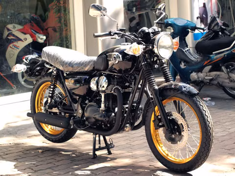 W800 được Kawasaki hồi sinh năm 2011. Mẫu xe mang phong cách của dòng W-series đã được hãng xe Nhật Bản sản xuất trong khoảng thời gian từ năm 1967 đến 1975.