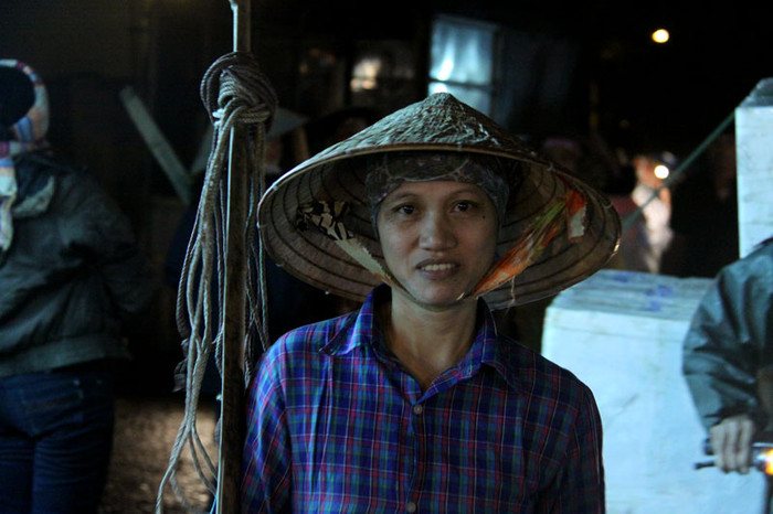 Chị Nguyễn Thị Thùy, quê Hưng Yên cho biết, chị lên đây mưu sinh đã gần chục năm nay, mỗi gánh hàng chuyển cho chủ chị nhận được tiền công 20-25 nghìn đồng.